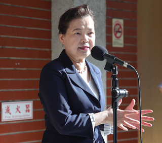 柯文哲批彰化潮間帶插滿風機  王美花：一支都沒有