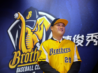 陳俊秀簽3年約總值逾3千萬  兄弟看重思考能力