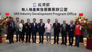 鄭文燦：無人機產業嘉義生根 2030整體產值近400億