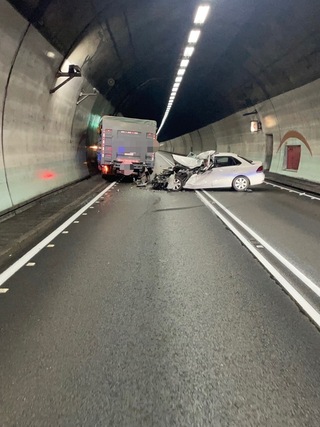 國5雪隧撞故障貨車  小客車駕駛不治