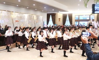 「橘色惡魔」汐止飯店快閃10分鐘 吸睛也吸金