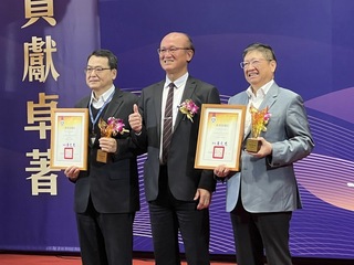 推廣閱讀  盧秀燕、楊文科獲圖書館事業貢獻獎