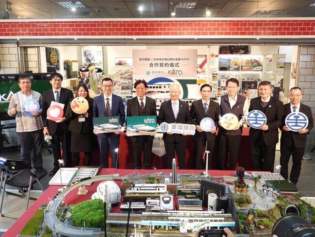 台鐵拓鐵道模型市場 與日本合作推EMU3000商品 | 華視新聞