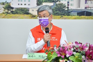 視察旗山醫院 陳建仁：中央將補助蓋新醫療大樓