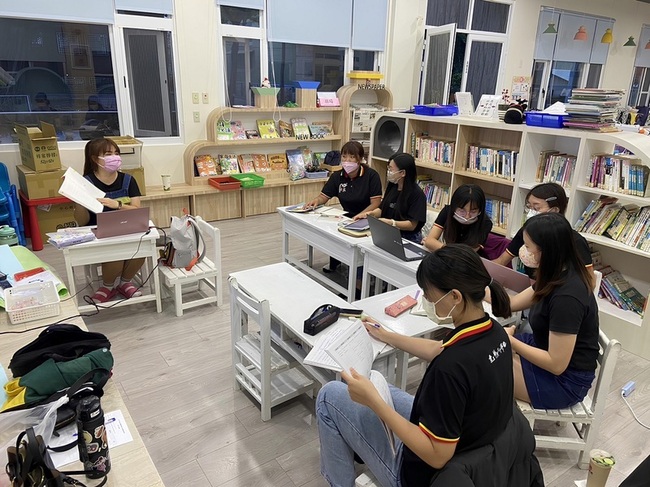 教保人員成立220社群 互助提升專業和課程品質 | 華視新聞