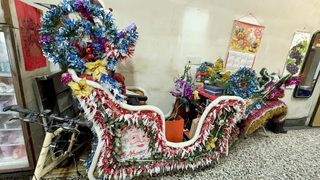 台南舊城耶誕雪橇出沒  竟是電動代步車華麗裝扮