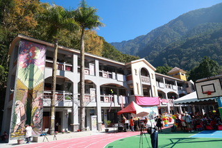 揮別逾50年老舊校舍 南投東埔國小嶄新綠建築啟用