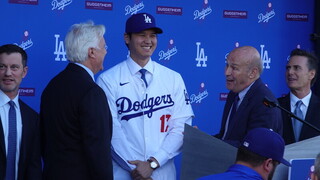 大谷翔平簽約後首次亮相 披上道奇隊藍白戰袍