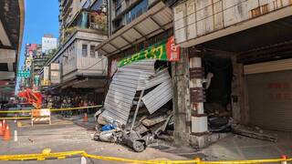 基隆1棟空屋內部結構坍塌壓損機車 暫無傷亡受困