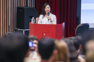 學生問通膨低薪 吳欣盈：央行利率低是高房價禍首