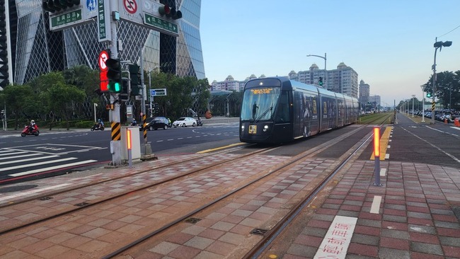 輕軌成圓銜接捷運公車 看好運量隨之升高 | 華視新聞