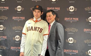 李政厚加盟巨人與父同亮相 有信心跑贏「風之子」