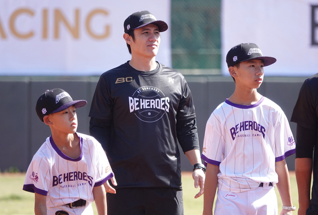 陳鏞基談高國慶自我要求高 決定退休是很難的決定 | 華視新聞