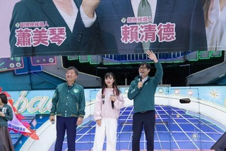 後援會變演唱會 黃捷與陳時中、陳其邁同框高歌