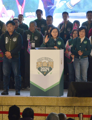 國會過半執政穩 蔡英文：我是有史以來最會還債總統