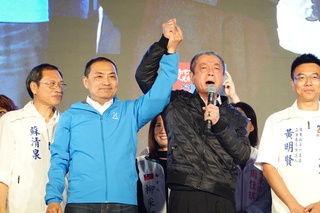 侯友宜屏東造勢 感謝議長周典論為台灣拔刀相助