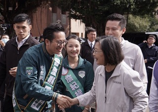 蔡總統竹北天后宮參香 助選詹紀緹、曾聖凱
