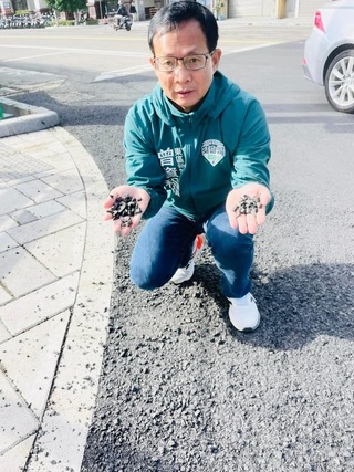 路面鋪設後碎石未清議員憂騎士摔車 竹市府：已掃除