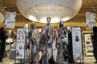 高雄時尚大賞靜態展 模特兒化身活雕像走秀