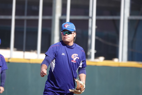 亞錦國手高育瑋開轟 爆米花棒球賽合庫搶首勝