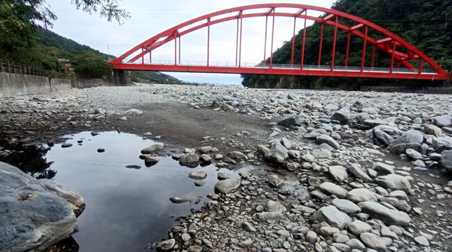 金崙溫泉再度消失 專家研判颱風造成河床墊高 | 華視新聞