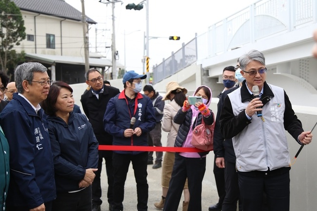 陳建仁視察嘉市 允補助北園國中小步道等2項工程 | 華視新聞