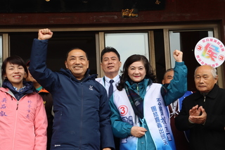 侯友宜嘉義故鄉造勢  前省諮議員黃文峯偕妻相挺