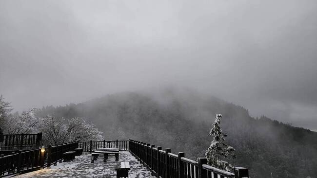 氣溫回升賞雪者眾 宜蘭太平山雪景漸消融 | 華視新聞