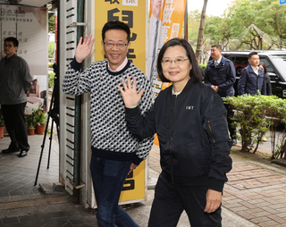 蔡總統親自為張宏陸電話拉票 女粉絲驚喜怕被騙