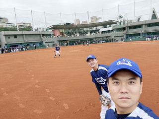 平鎮黃金二游再度合體 林靖凱、江坤宇在場上自拍