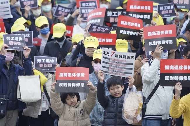 工鬥上街提7大訴求 重申解決低薪、改善工時過長 | 華視新聞
