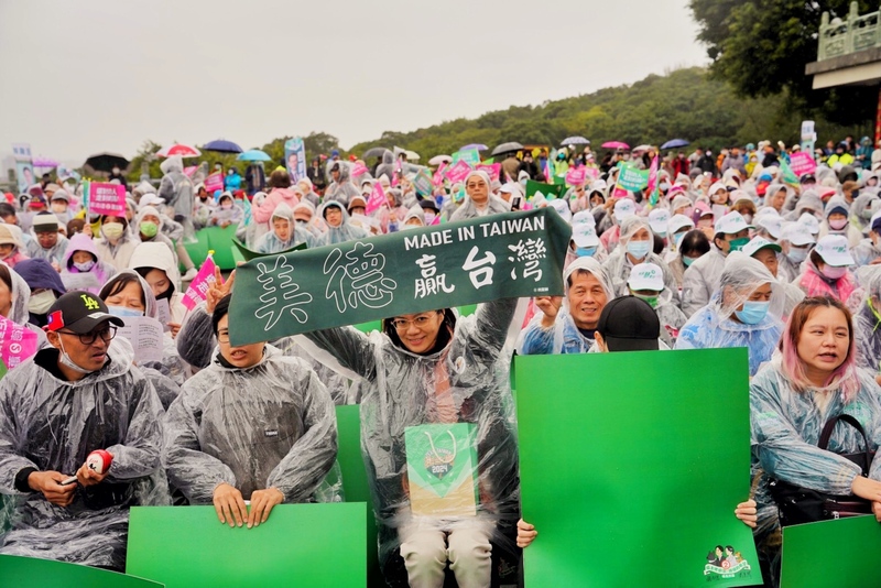 賴清德桃園造勢活動  支持者冒雨到場力挺