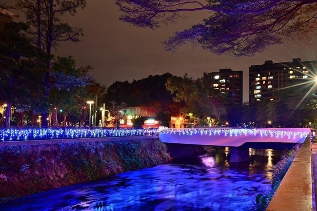 台中綠川河畔浪漫點燈  山谷燈光節閃亮迎新年 | 華視新聞