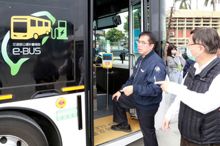 台南33輛新電動公車上線  7小型車服務偏鄉