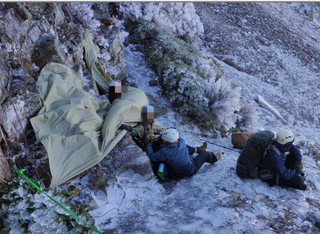 登山隊未帶雪地裝備受困玉山求援 玉管處指無法可罰