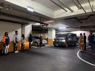 竹縣消防分隊長殉職送殯儀館 警消自發列隊致敬