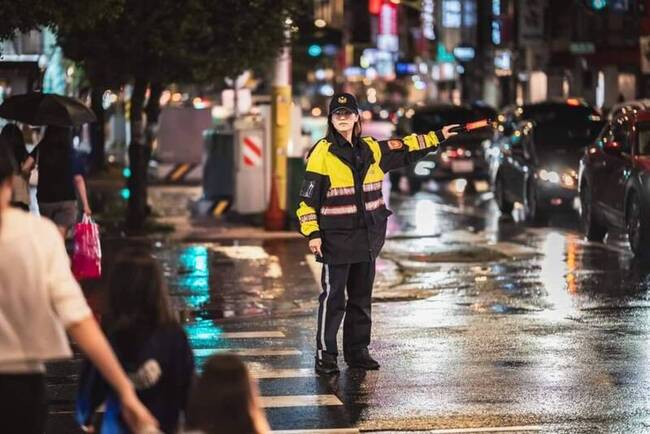 迎元旦連假車潮 花蓮警加強景區、活動周邊交管 | 華視新聞