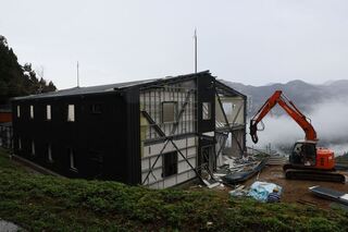 五峰鄉國有地遭占搭違建  新竹縣府強制拆除