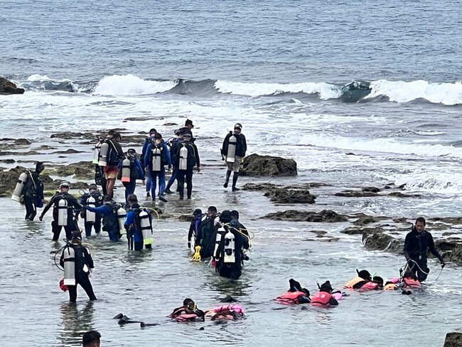 小琉球湧現跨年旅客  業者：海水溫暖適合浮潛 | 華視新聞