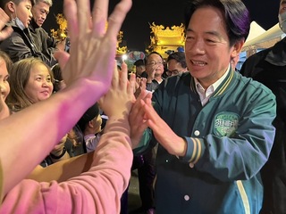 賴清德總統辯論後趕場 赴高雄鳳山站台許智傑