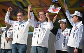 彰化立委選戰侯友宜站台楊曜聰 黃秀芳果菜市場拜票