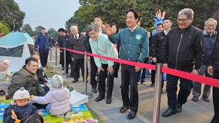 紙風車「雨馬」新北演出 賴副總統與市民觀賞同樂