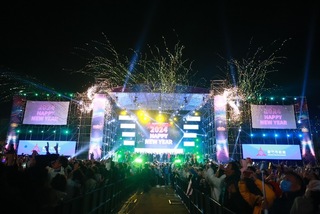 新竹跨年晚會吊臂攝影機疑被風勢吹落 6人輕傷