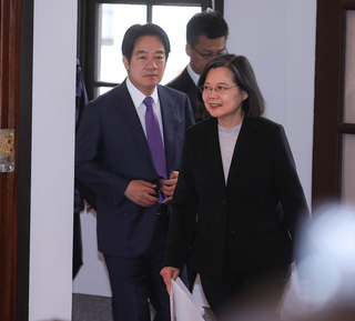 賴清德陪同發表新年談話  蔡：我支持的人就站在這裡