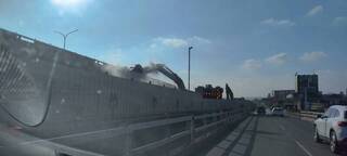 台74線新設工程疑挖破管線  水柱噴濺1層樓高