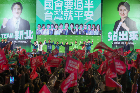 回參選起點新北 蔡英文挺賴蕭:別讓8年努力白費