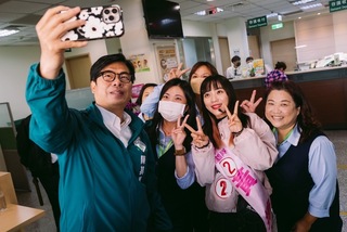 民進黨團結催票  陳其邁陪黃捷掃街：新世代新選擇