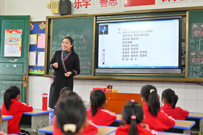 中國教師面臨嚴重過剩  官方出手降溫「師範熱」 | 華視新聞