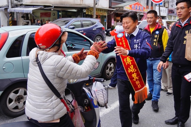 花蓮選戰倒數 傅崐萁拚掃街拜票、張美慧分身支援 | 華視新聞