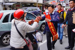 花蓮選戰倒數 傅崐萁拚掃街拜票、張美慧分身支援